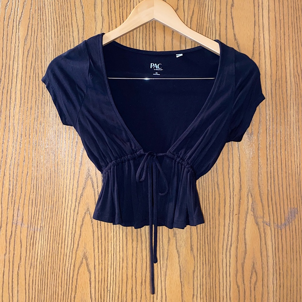 Black crop top (tie-top)